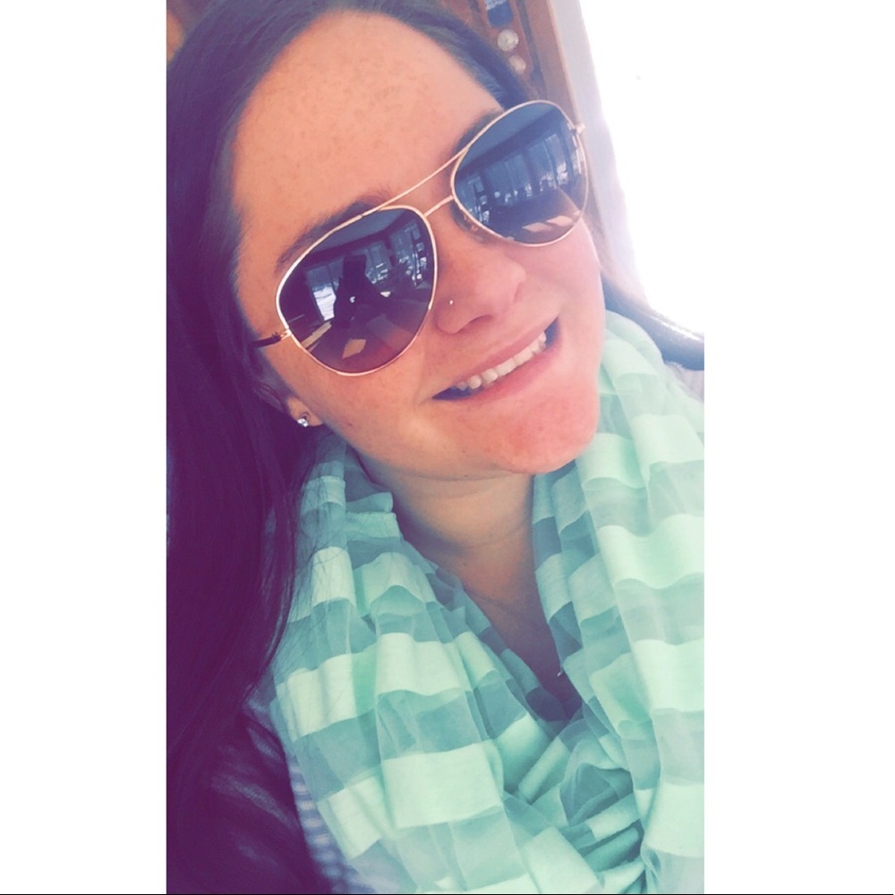 Meet your Posher, Caitlin